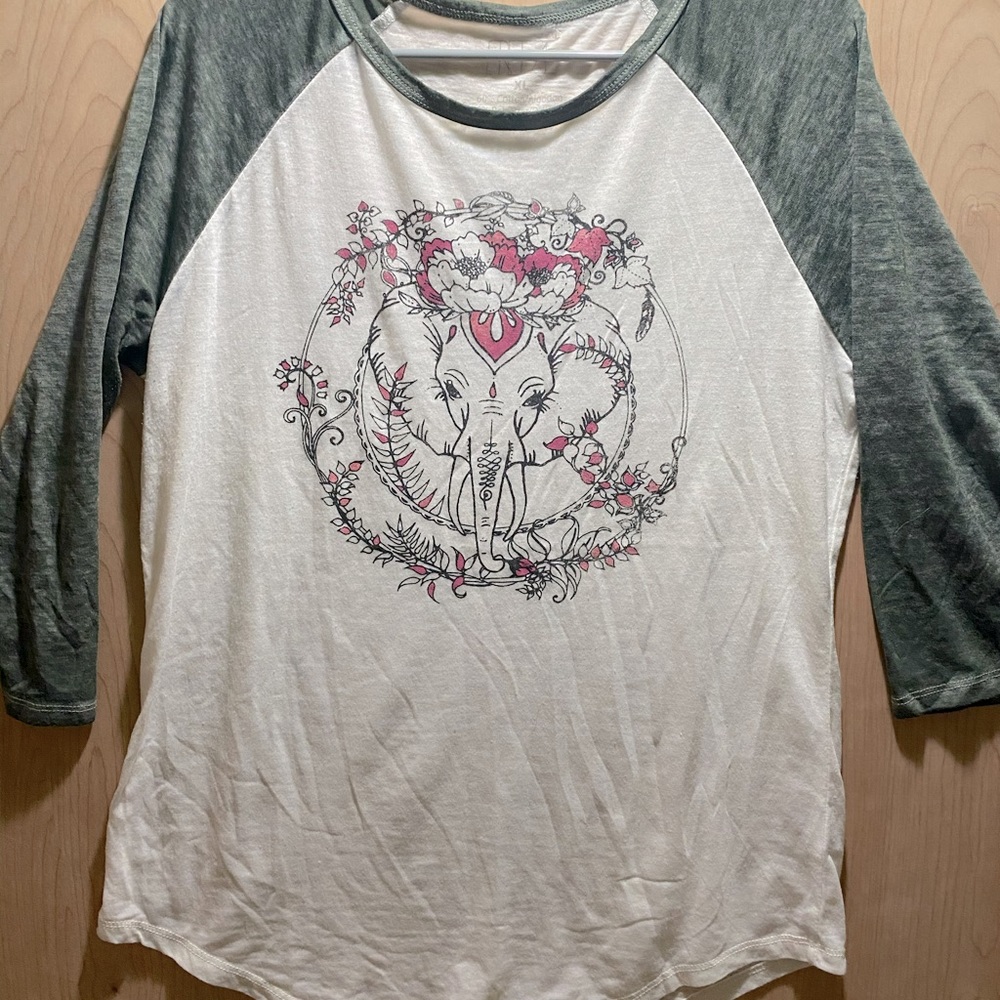 Freeze Elephant 3/4 Raglan-style Sleeve Top